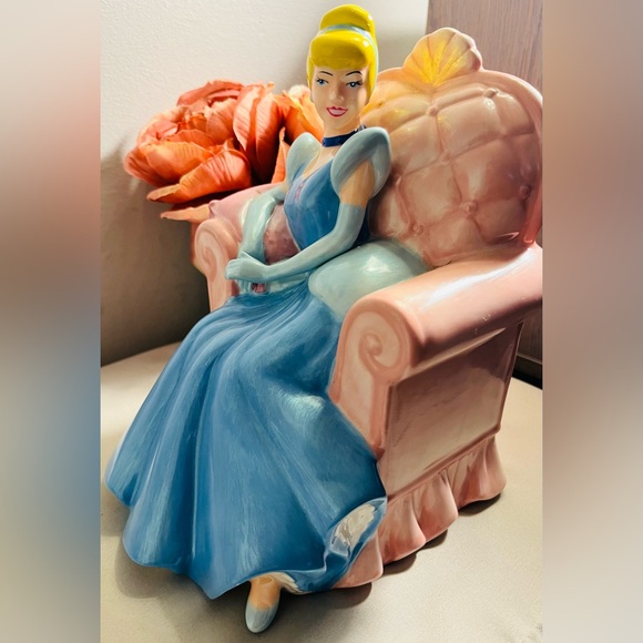 NWT The Cinderella (VINTAGE) ceramic coin bank figurine by PARK LANE ASSOCIATES. - Picture 5 of 11